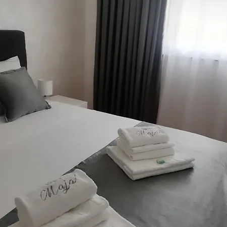 Maja Apartament *